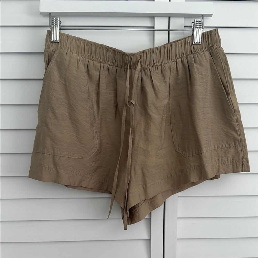 Zara Women's Tan Cargo Shorts